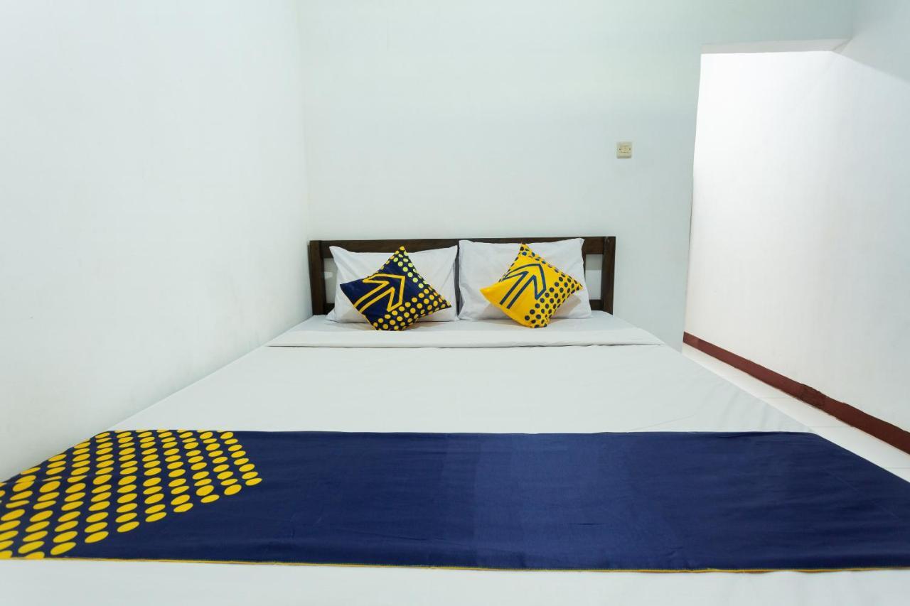 Spot On 1879 Lendang Homestay Mangsit Esterno foto
