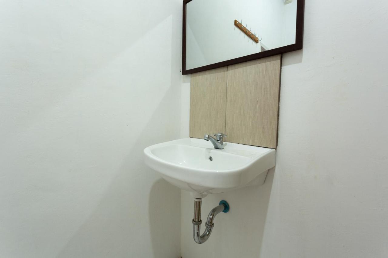 Spot On 1879 Lendang Homestay Mangsit Esterno foto